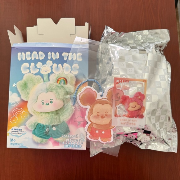 MINISO Disney Mickey Head in The Clouds Vinyl Plush Pendant Keychain - Red Cloud - Picture 3 of 10